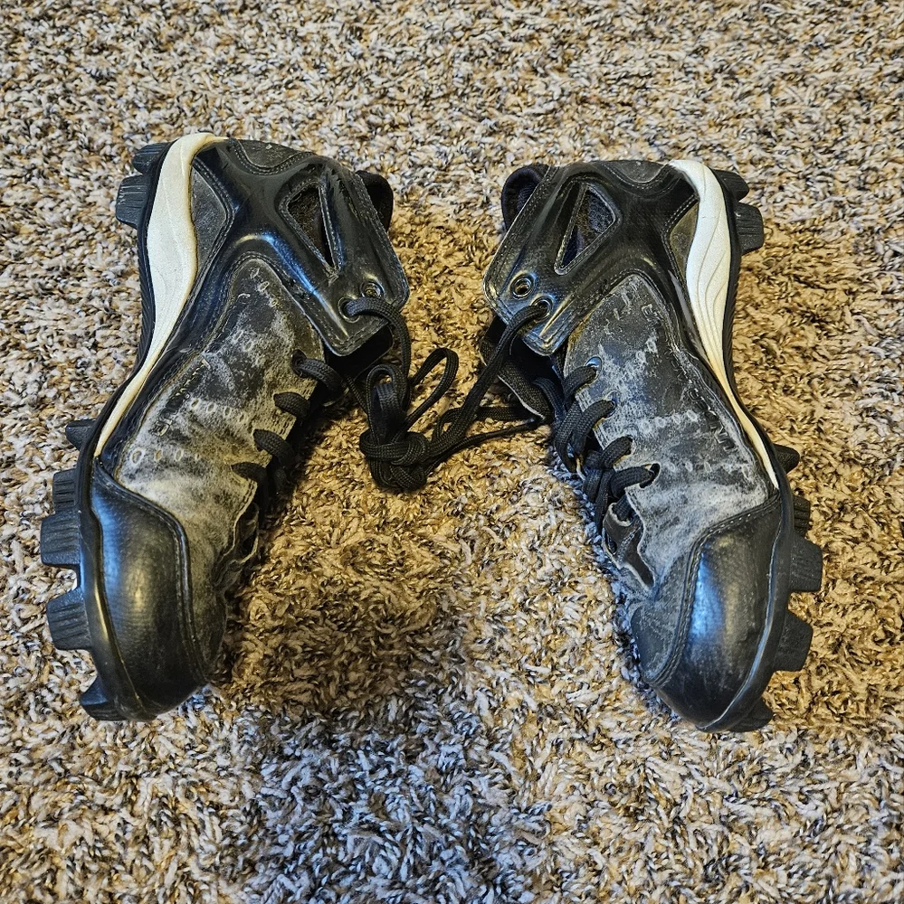 Baseball Cleats - Picture 5 of 6
